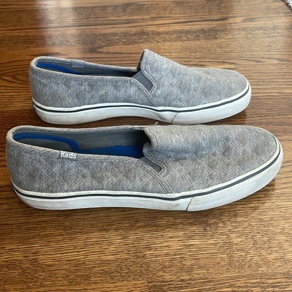 Keds Slip On Casual Sneakers Size 8.5 Light Gray Quilted Shoes Cute Classic - Picture 3 of 7